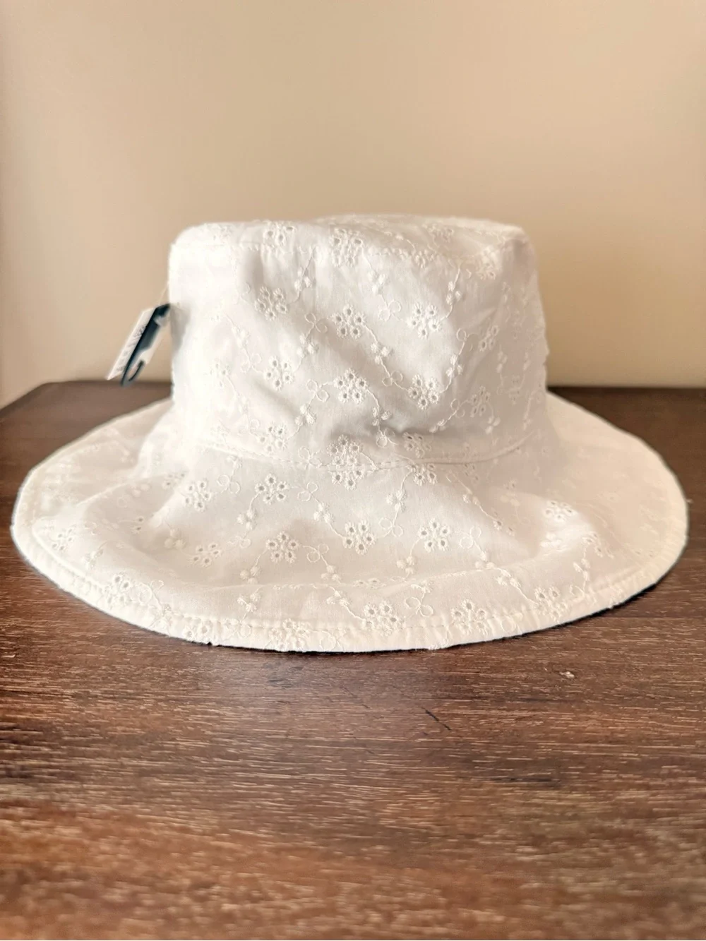 H&M White Eyelet Bucket Hat Size 6-10 Years